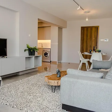 Apartment Latitude Boutique Larnaca